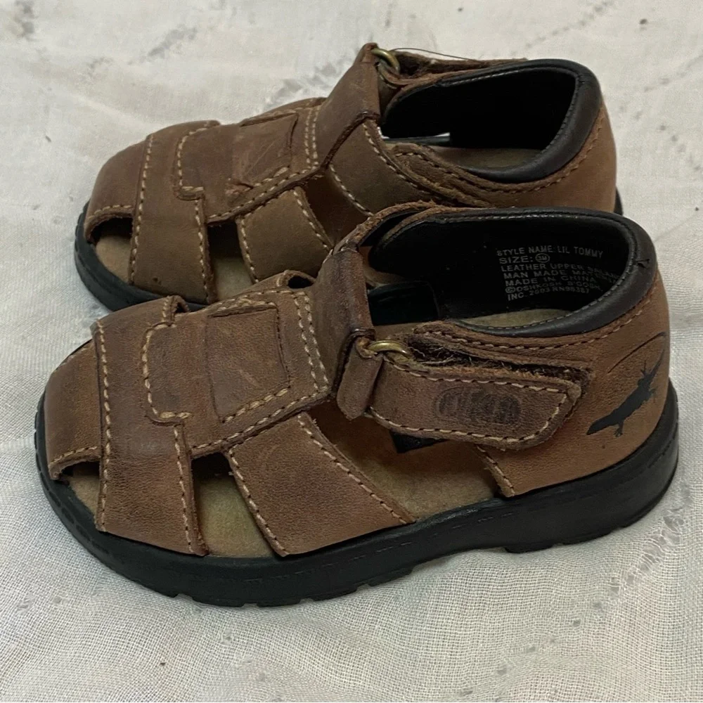 OshKosh‎ Shoes Boys Size 3M Sandal’s Brown Velcro